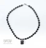 گردنبند اونیکس مربع با آویز اونیکس و حدید