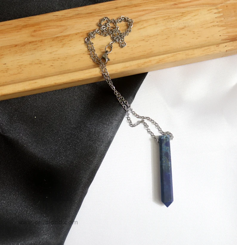 lajevard-m-02 ست لاجورد با آویز منشور