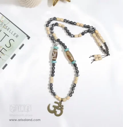 آویز رومانتویی om