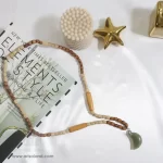 گردنبند رومانتویی چوبی با آویز یشم